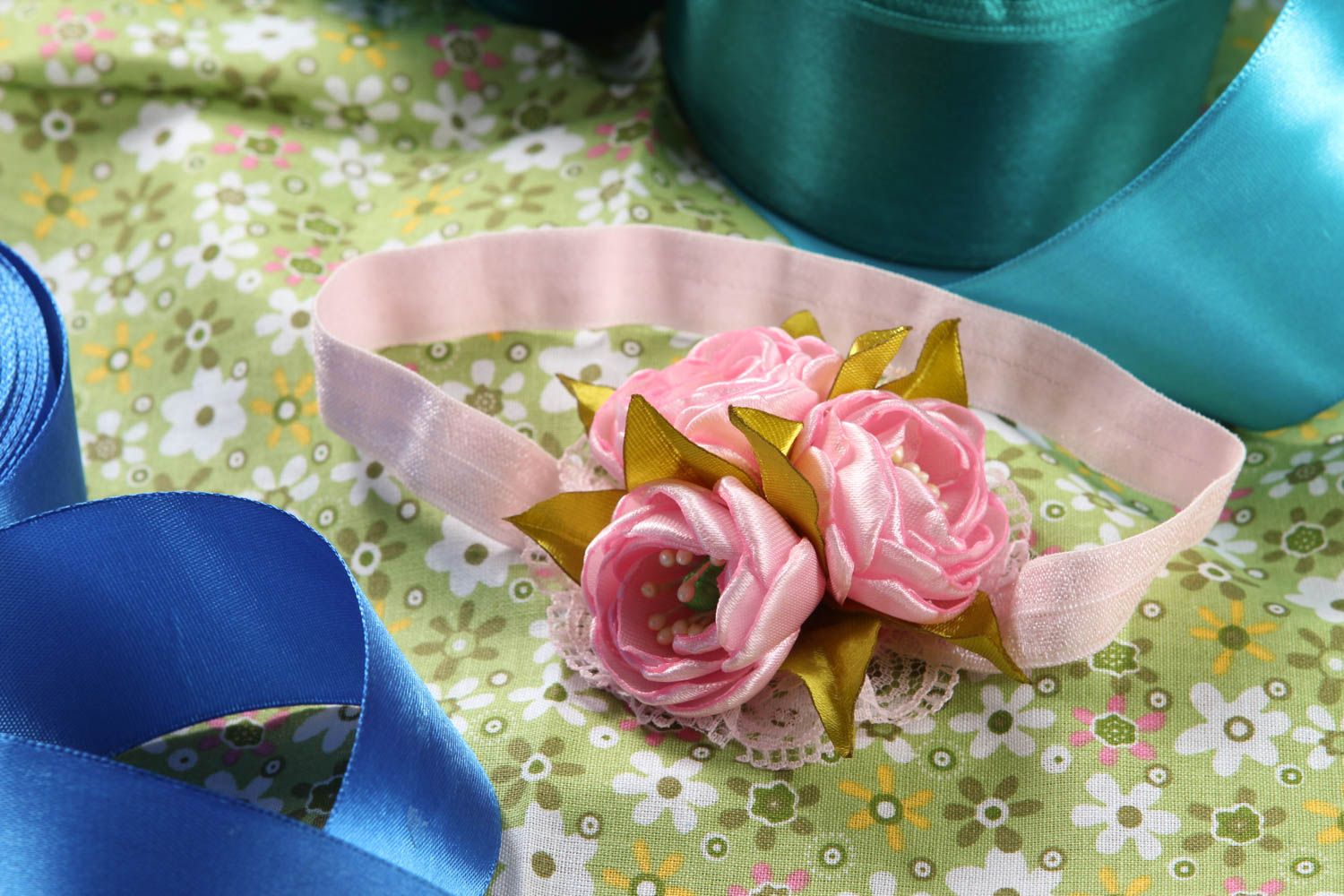 Handmade Haarband mit Blumen Accessoires für Haare Blumen Haarband rosafarbig foto 1