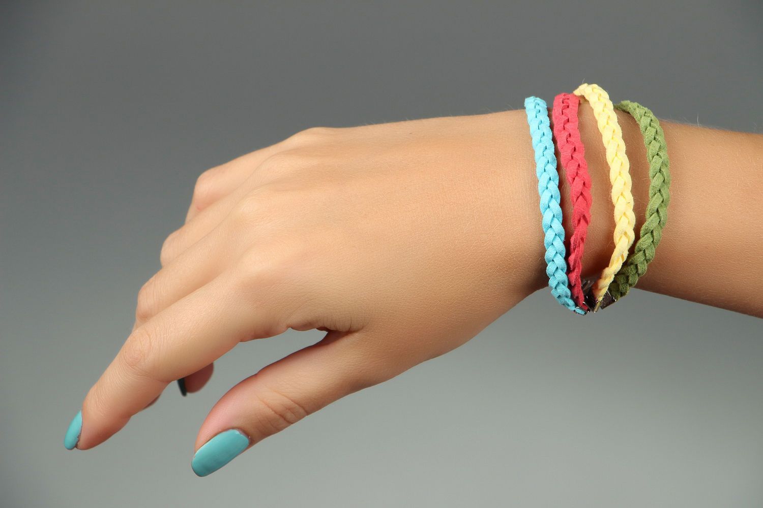 Multi-colored suede bracelet photo 4