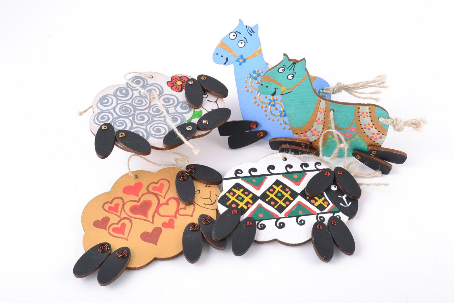 Jouets en bois faits main peints décoratifs à suspendre chevaux moutons 5 pièces photo 4