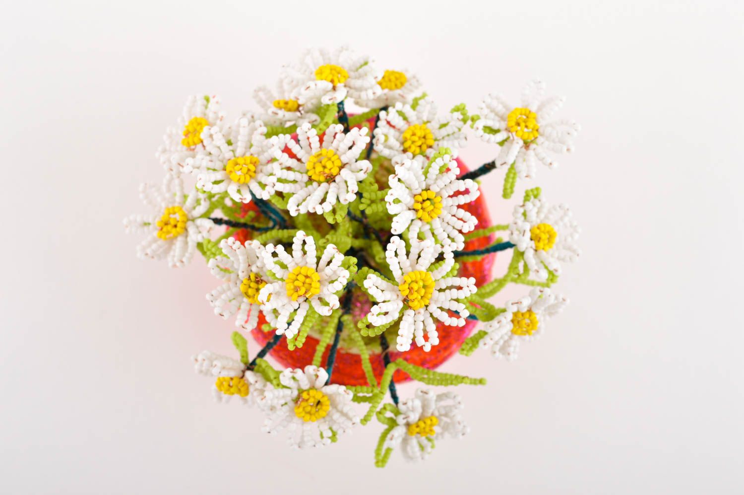 Композиция из бисера ручной работы ромашки из бисера цветы из бисера декор фото 3