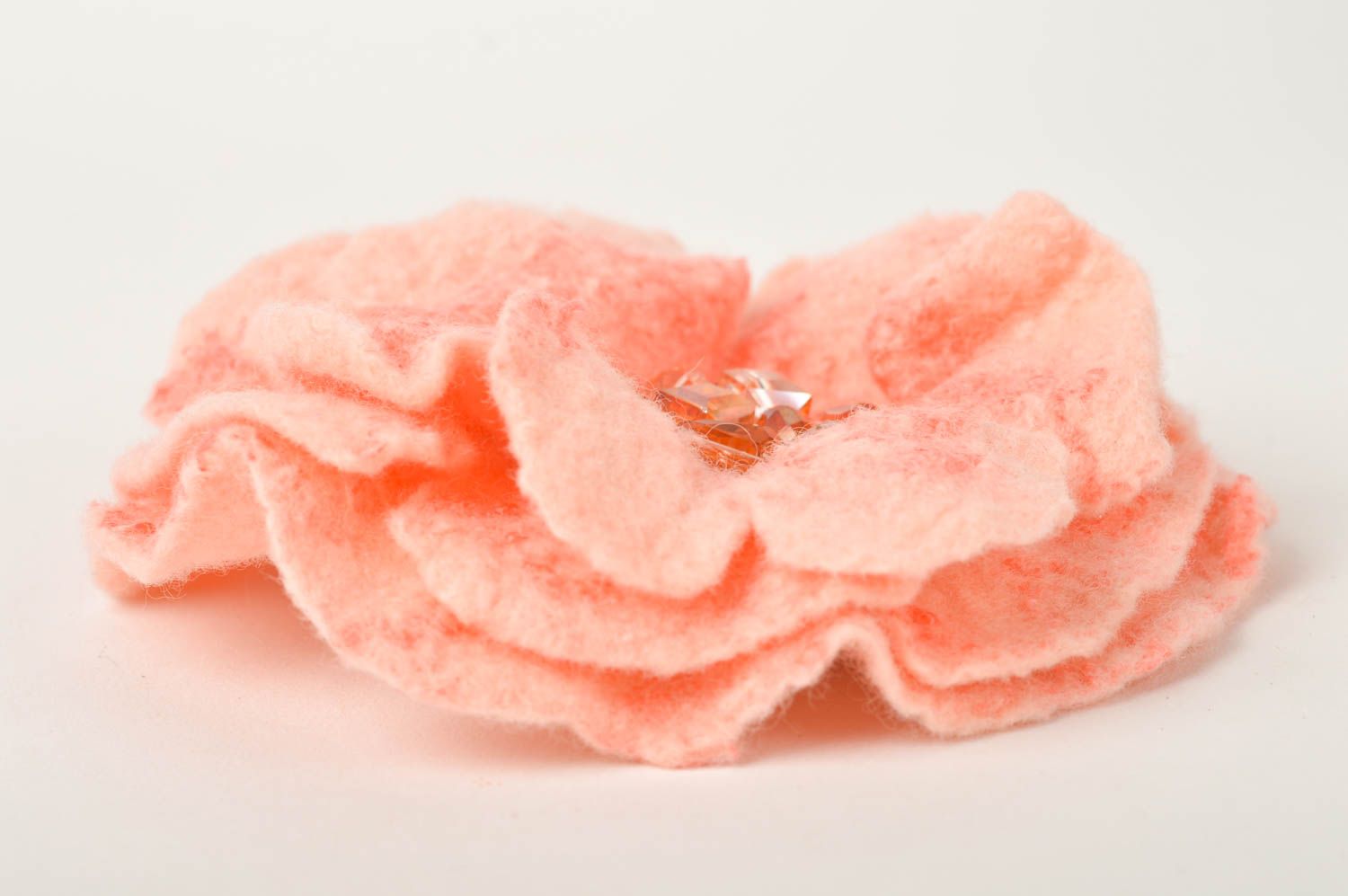 Spilla di lana fatta a mano a forma di un fiore in feltro accessorio originale  foto 3