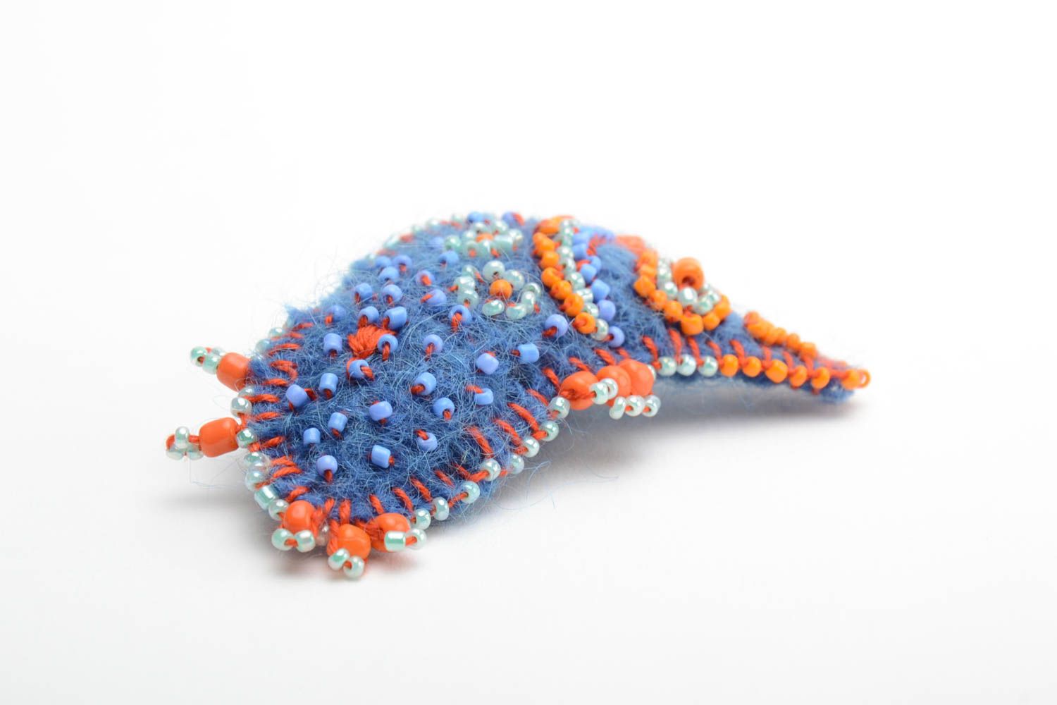 Broche en laine avec broderie en perles de rocaille bijou de design Oiseau bleu  photo 4