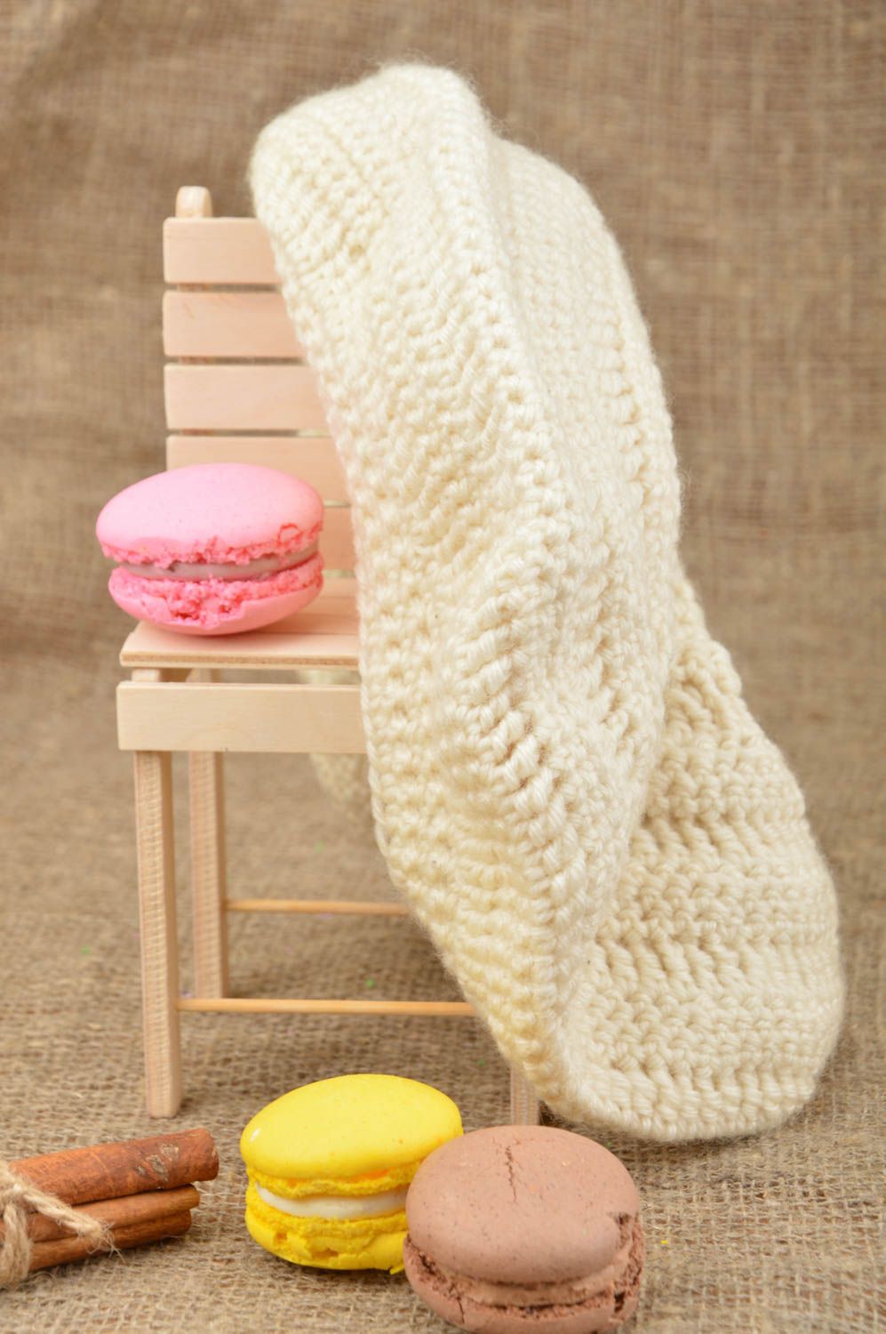 Schöne elegante beige Baskenmütze für Damen aus Baumwolle gehäkelt Handarbeit foto 5