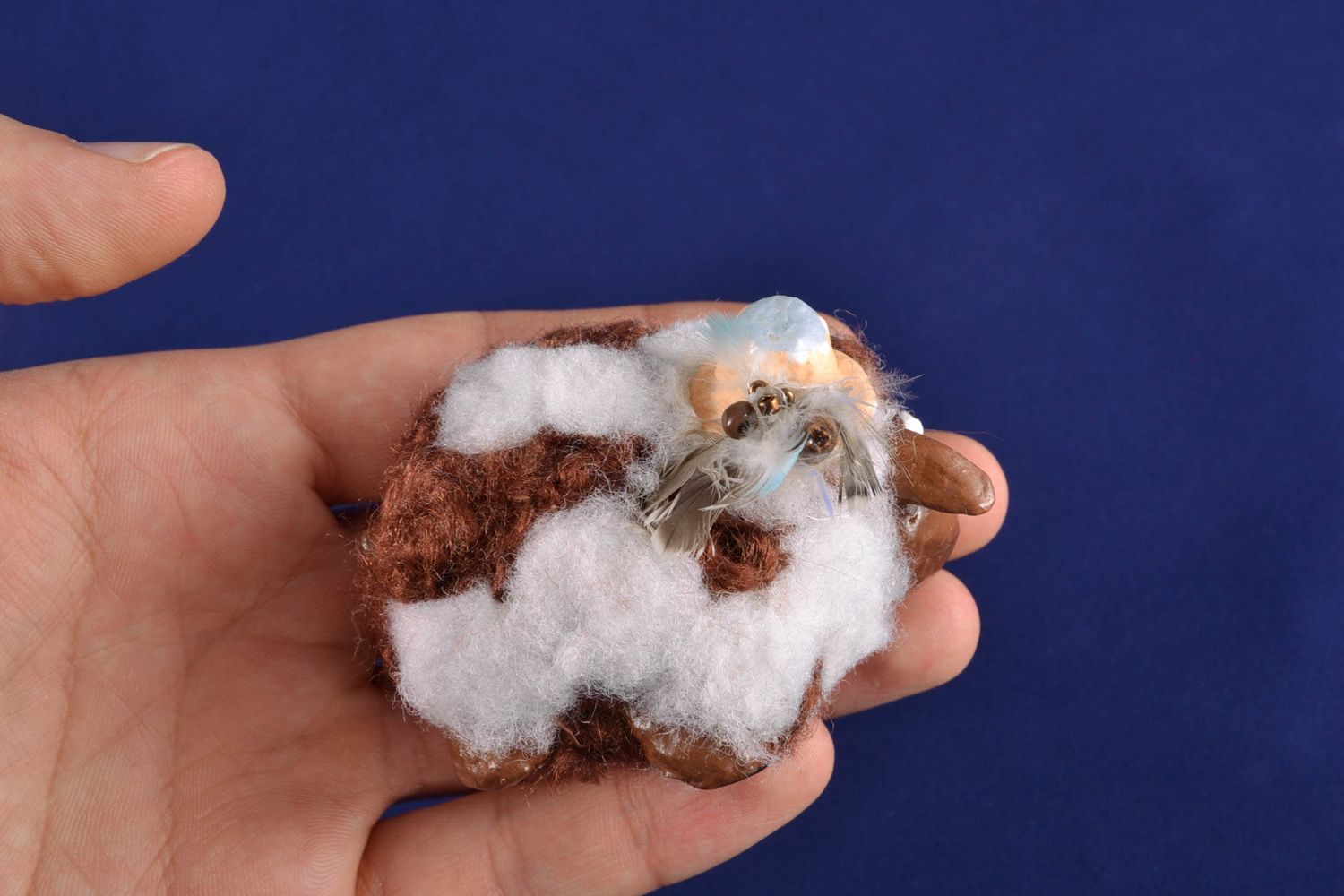 Статуэтка и папье-маше овечка со шляпой миниатюрная фото 2