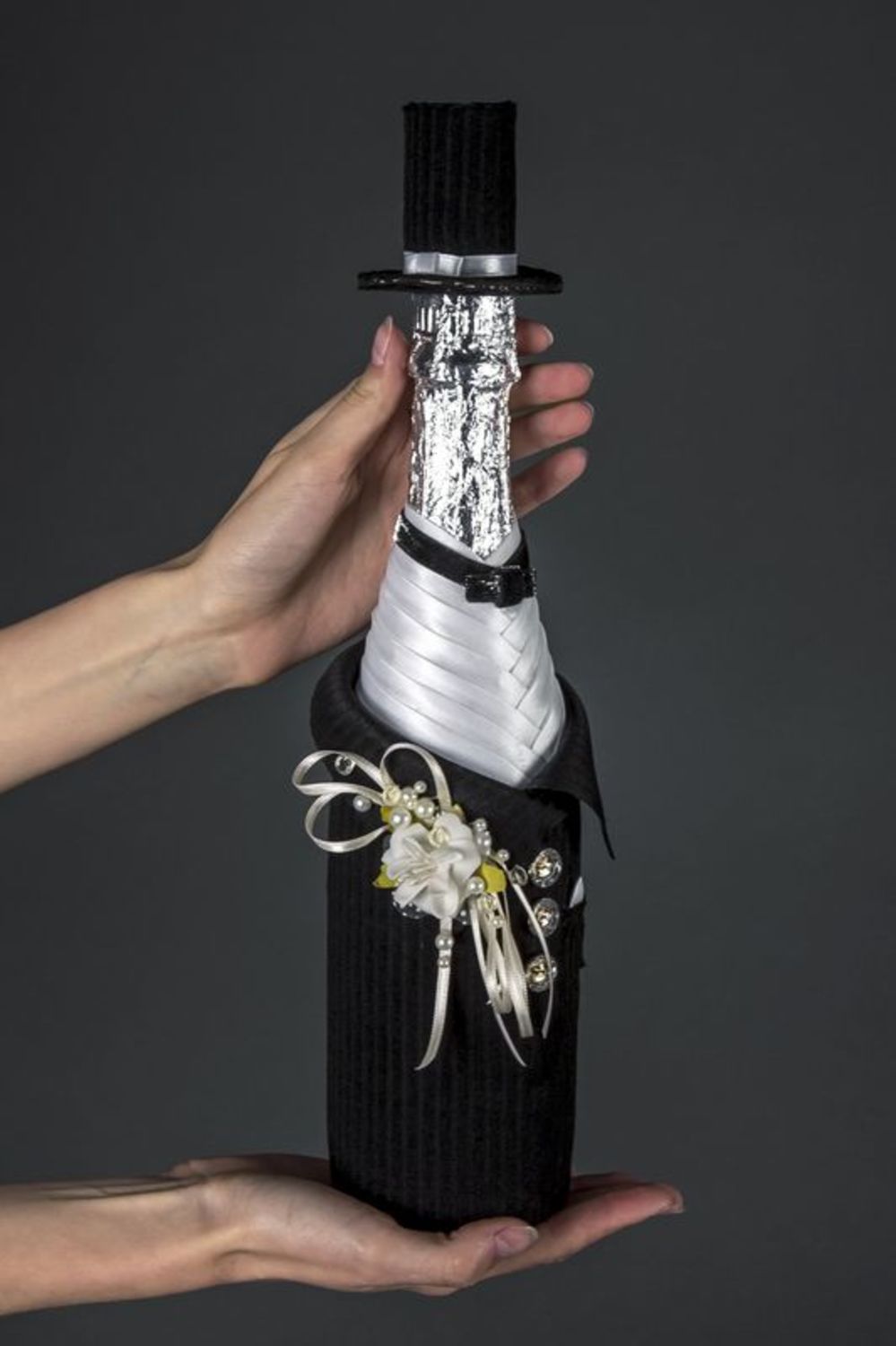 Couvre bouteille de champagne original 'Les fiancés' photo 5