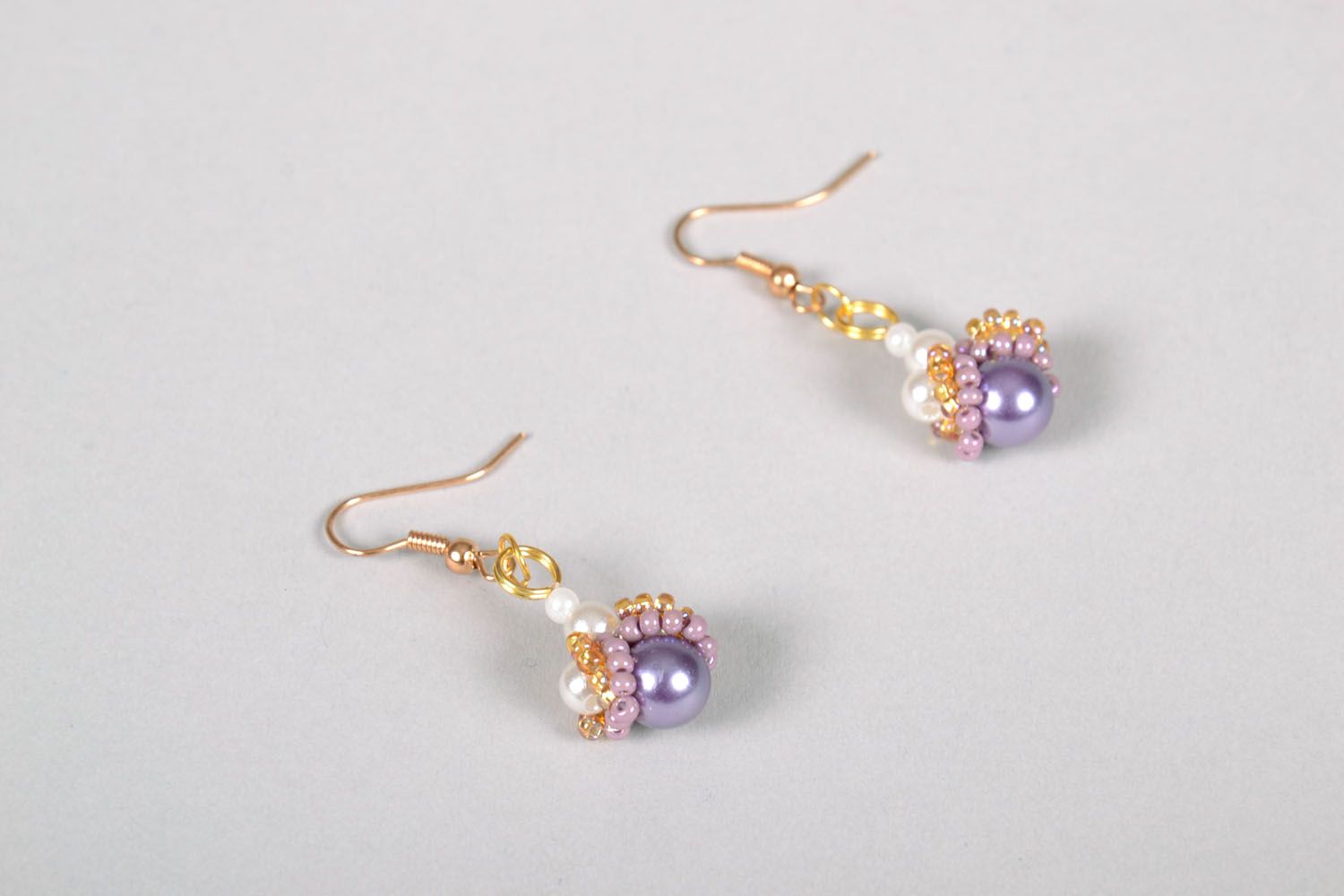 Schöne Ohrringe aus Perlen foto 3