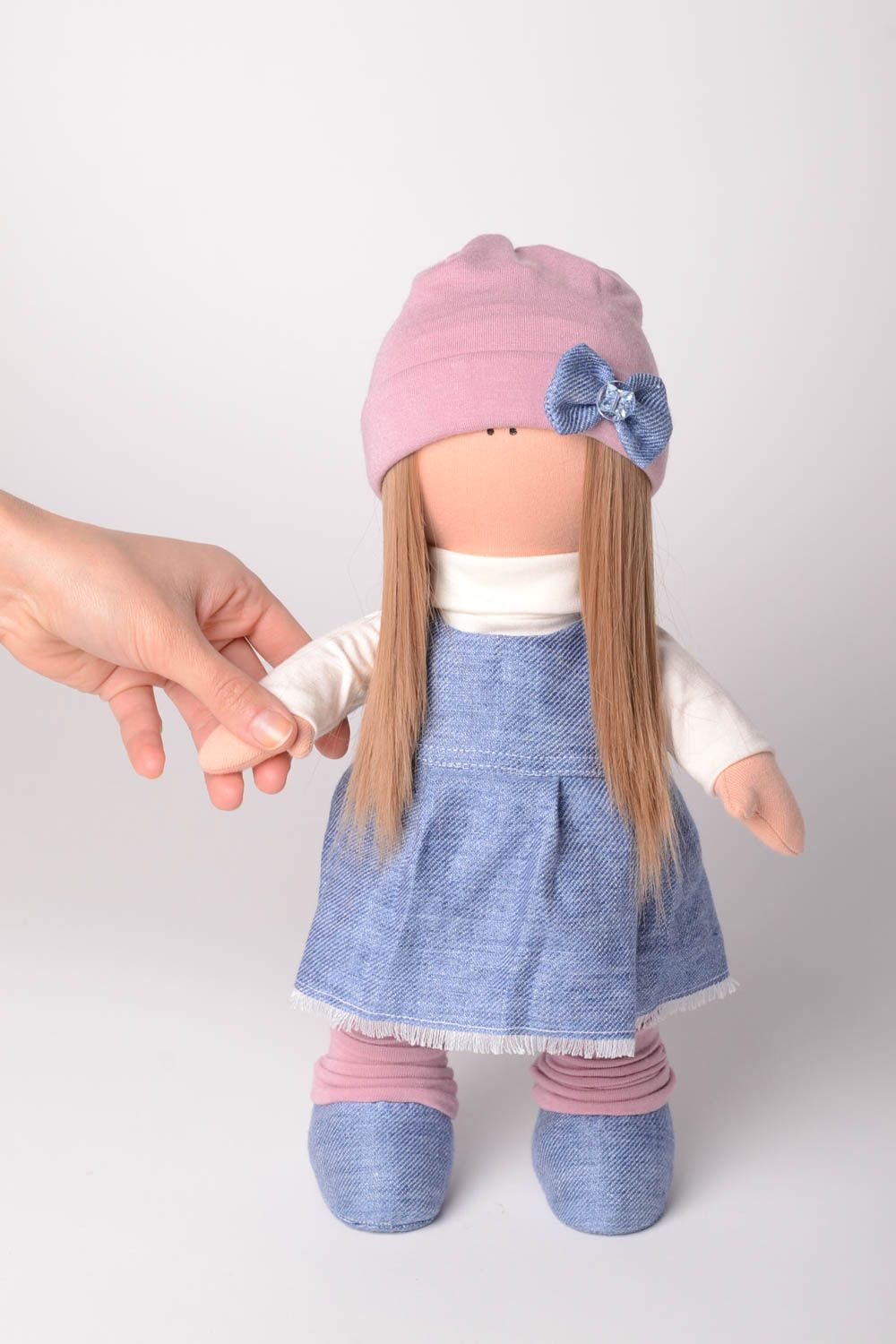 Кукла ручной работы кукла из ткани мягкая кукла трикотажная в джинсовом платье фото 2