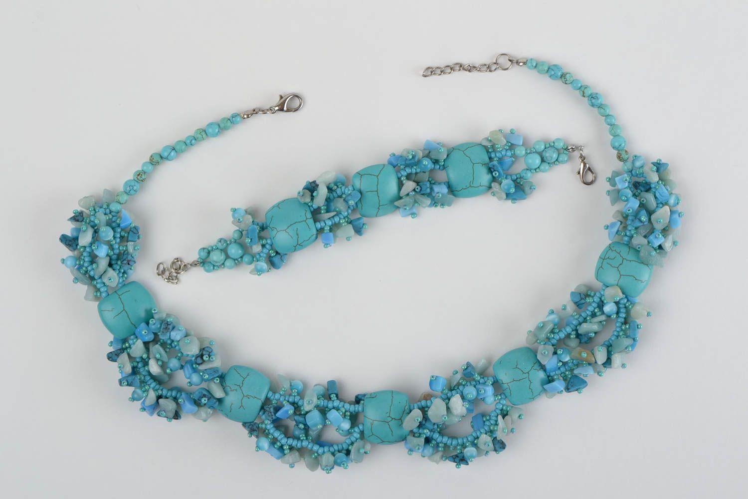 Ensemble de collier et bracelet bleu ciel en pierres naturelles faits main photo 3