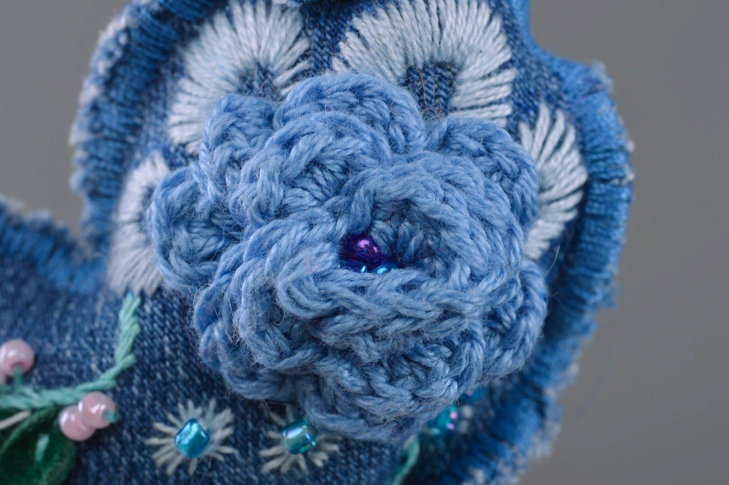 Broche coeur bleu en tissu de jean avec broderie à motif floral faite main photo 2