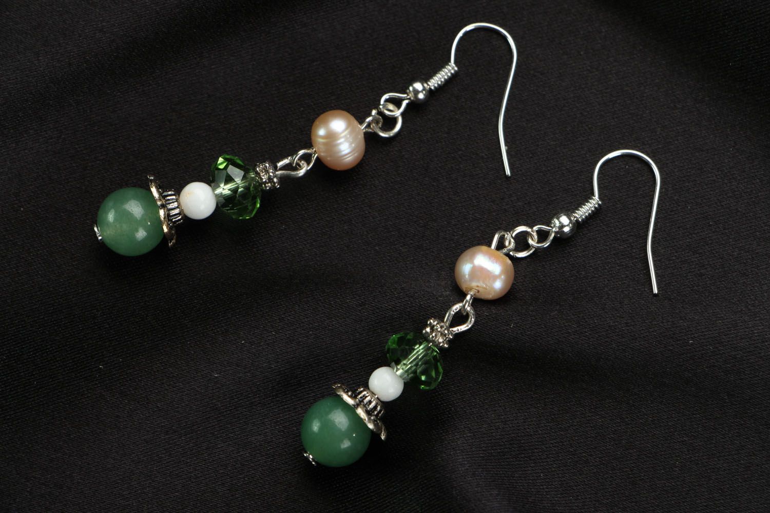 Pendientes hechos a mano con jade y perlas foto 1