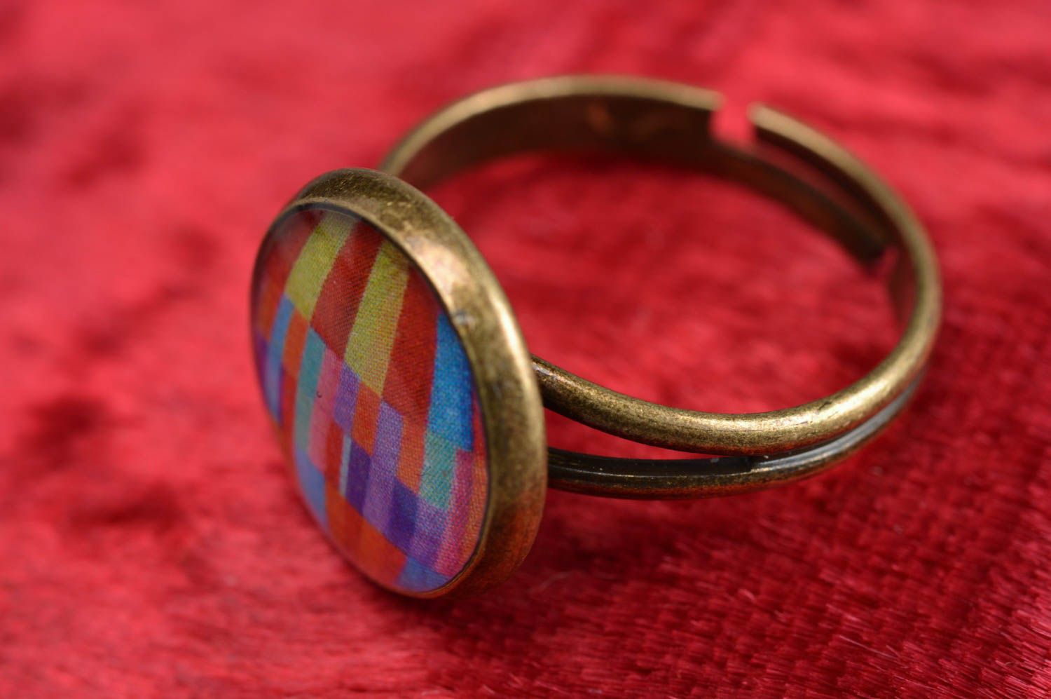Кольцо в технике декупаж с ювелирной смолой ручной работы разноцветное фото 1
