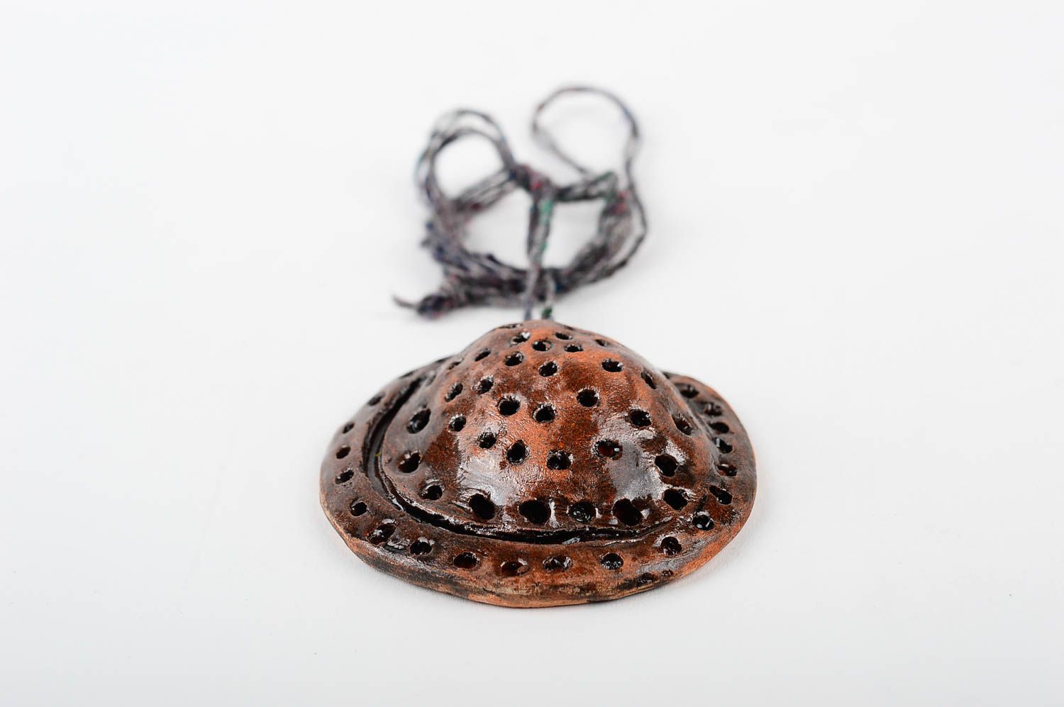 Объемный кулон ручной работы керамическое украшение подвеска на шею коричневая фото 2