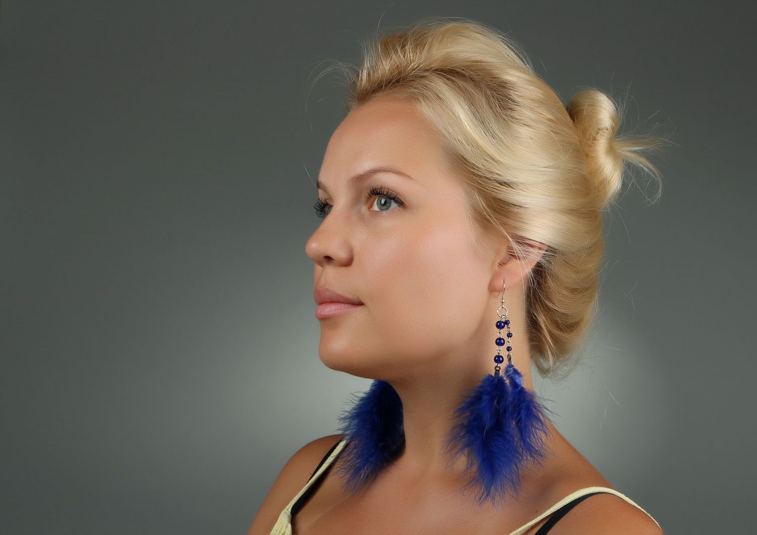 Long earrings with feathers photo 5