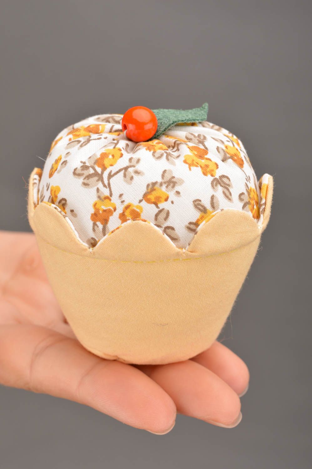 Handmade Nadelkissen Cupcake Deko aus Stoff Zubehör zum Nähen Geschenk für Frau foto 3