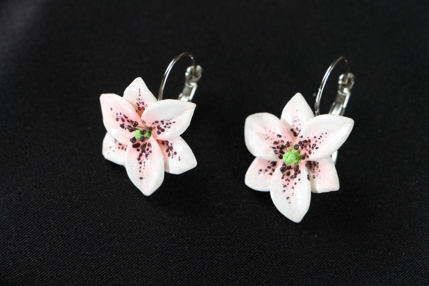 Lily earrings photo 1