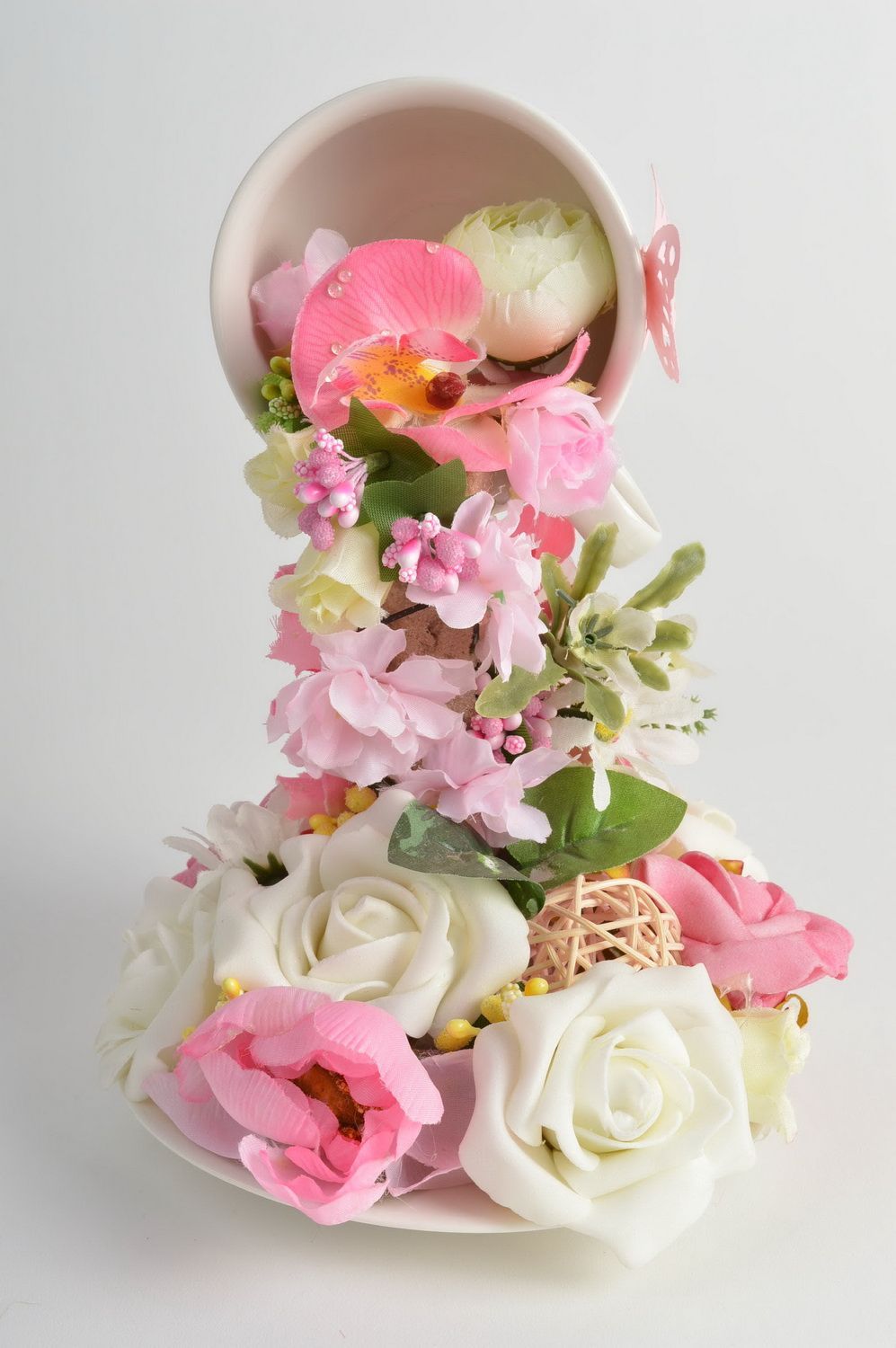 Handmade dekorative Tasse mit fallenden Blumen für Tisch Deko Blumen Komposition foto 2