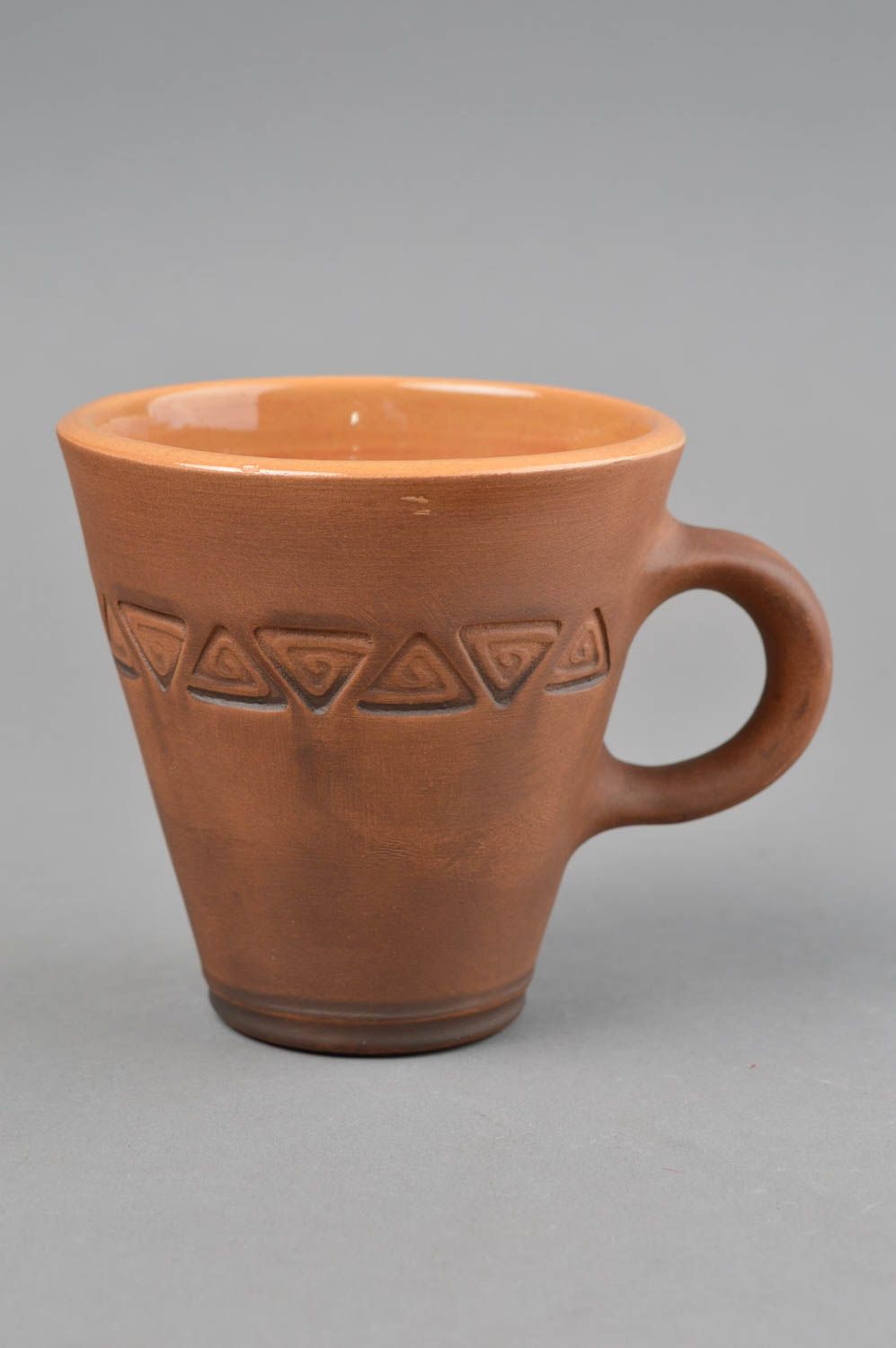 Originelle schöne kleine braune handgemachte Tasse aus Ton 200 ml für Kaffee foto 2