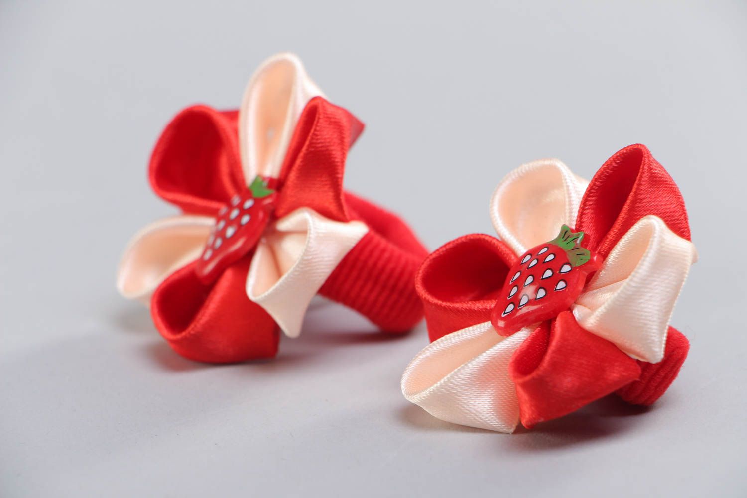 Set of 2 handmade children's hair ties with satin flowers of red colors photo 2