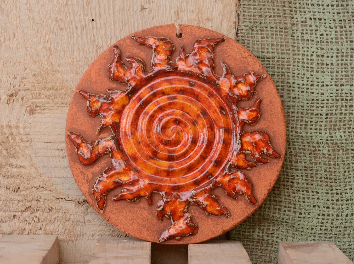 Prato talismã para interior de cerâmica feito de barro e coberto com esmalte Spiral foto 1