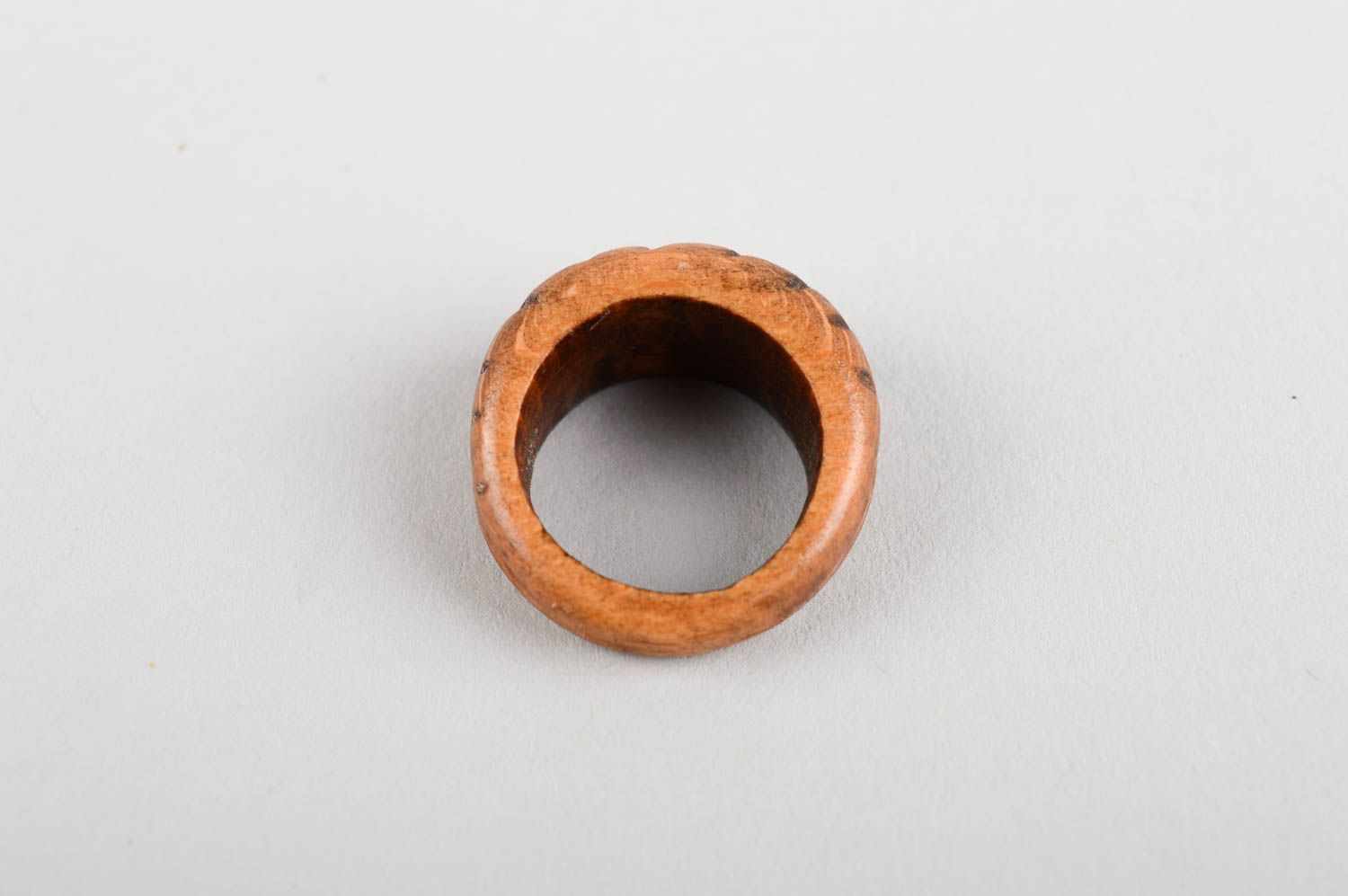 Кольцо ручной работы необычное кольцо ребристое деревянное кольцо для девушки фото 4