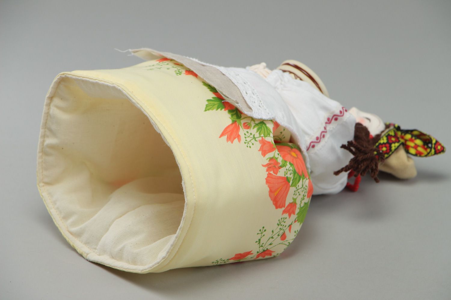 Dekorativer Handmade Teekannewärmer Halbpuppe aus Textil im ukrainischen Stil  foto 2