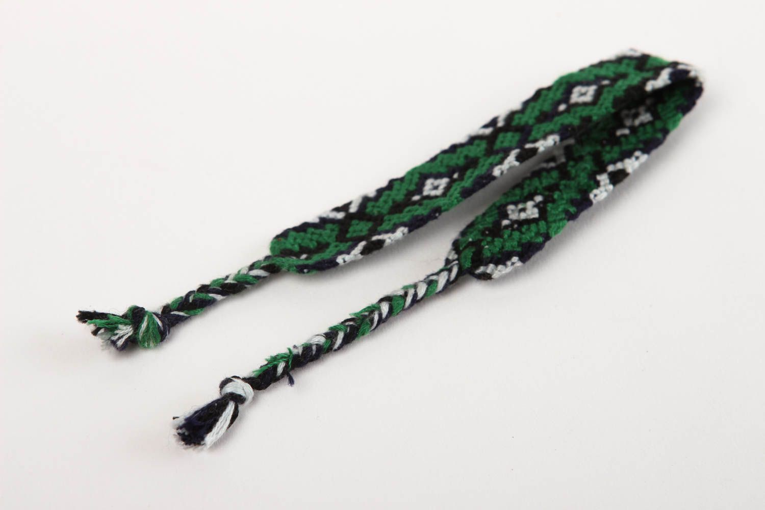 Pulsera hecha a mano de hilos verde bisutería de moda accesorio para mujer  foto 4
