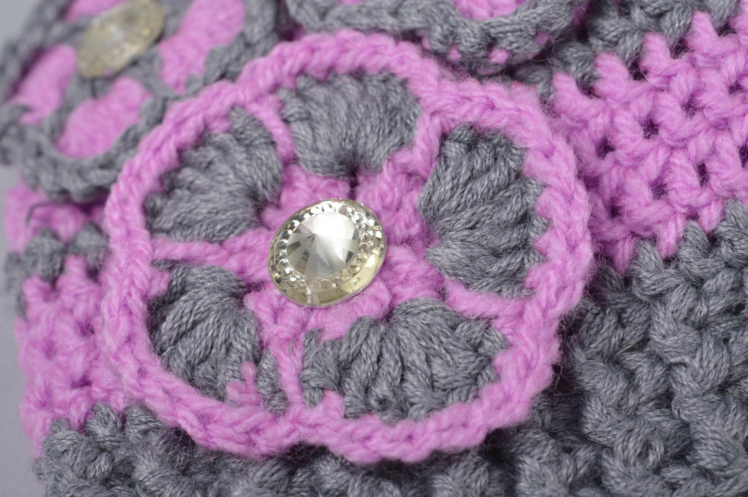 Gorro tejido de invierno con flor artesanal prenda a ganchillo accesorio de niña foto 8