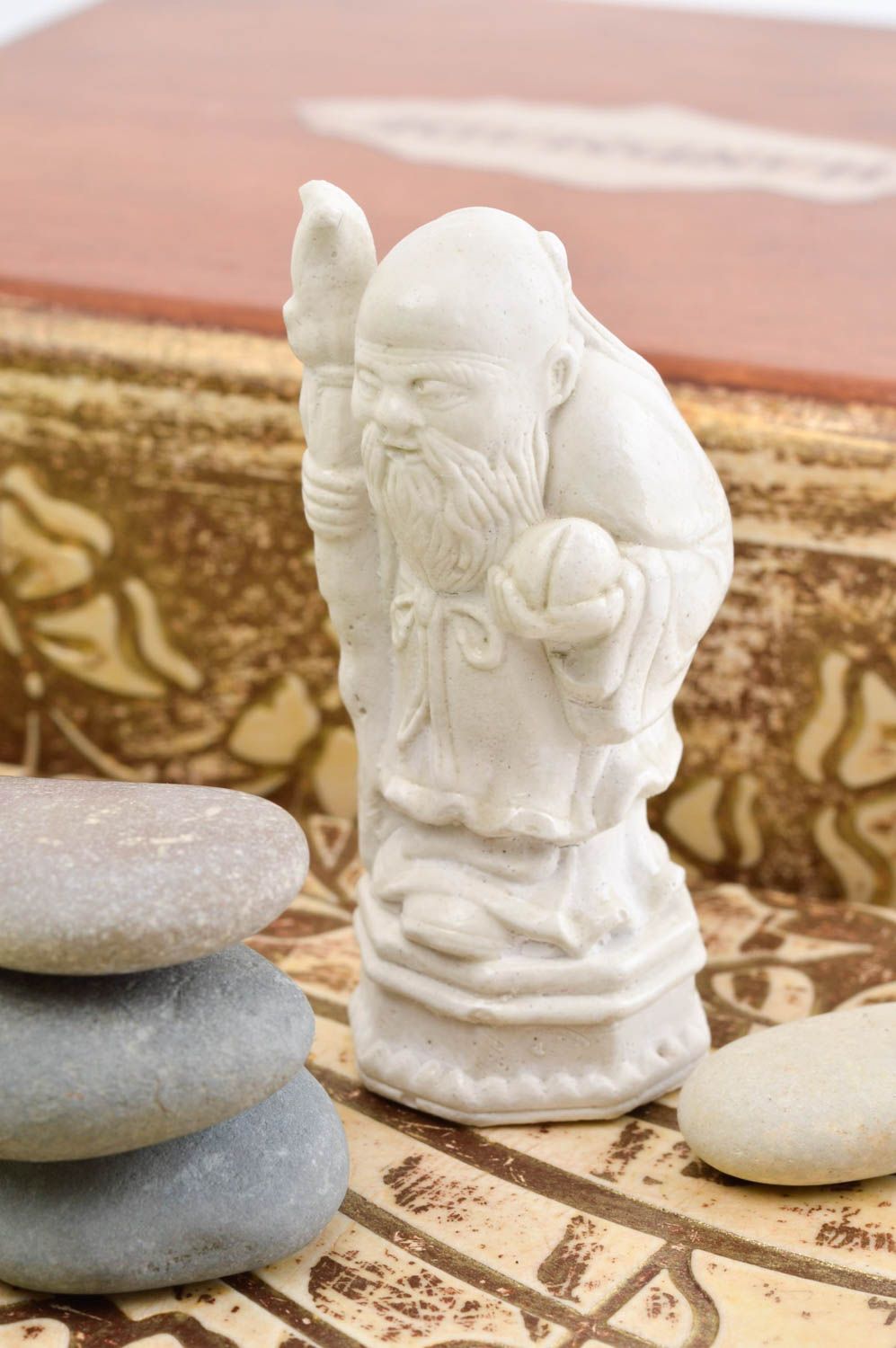 Декор для дома ручной работы гипсовая статуэтка элемент декора Китаец с посохом фото 1