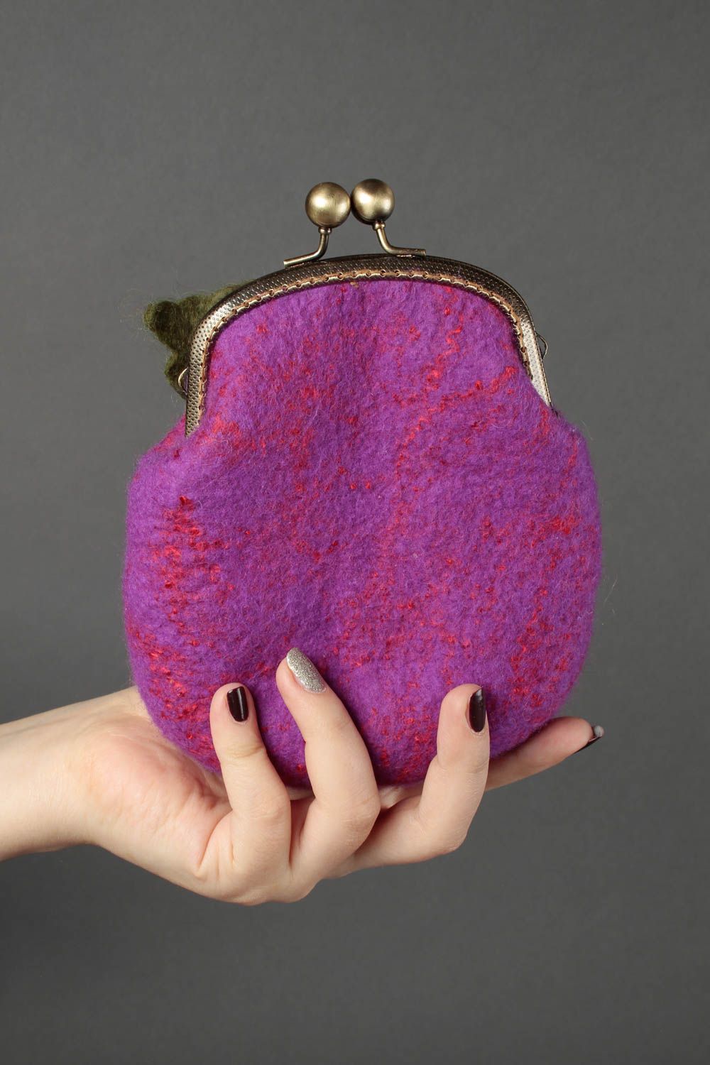 Handmade Tasche aus Wolle Mode Accessoire Tasche gefilzt lila Damen Accessoire  foto 2