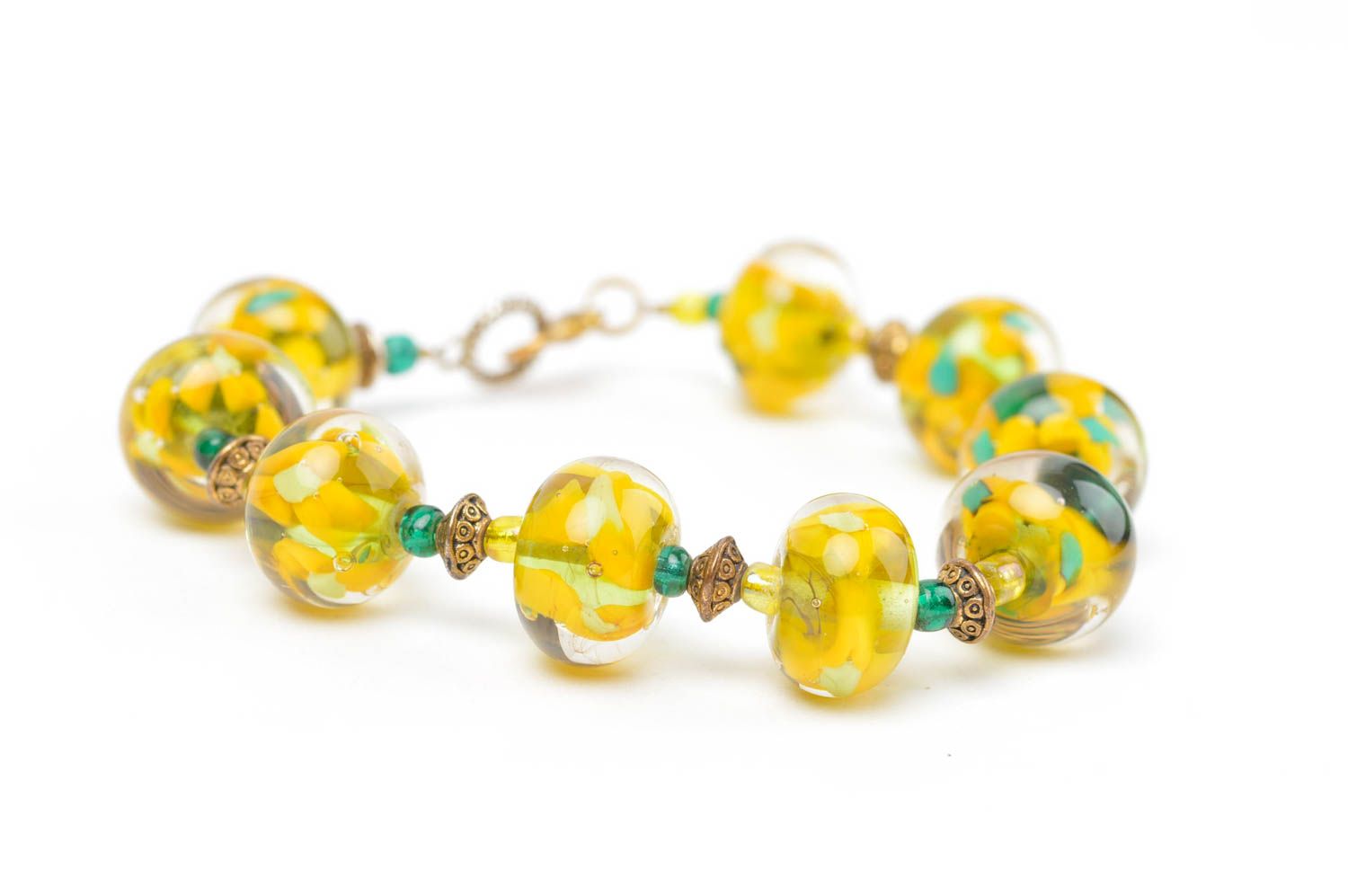 Stylish handmade yellow floral glass beads wrist bracelet for women photo 2