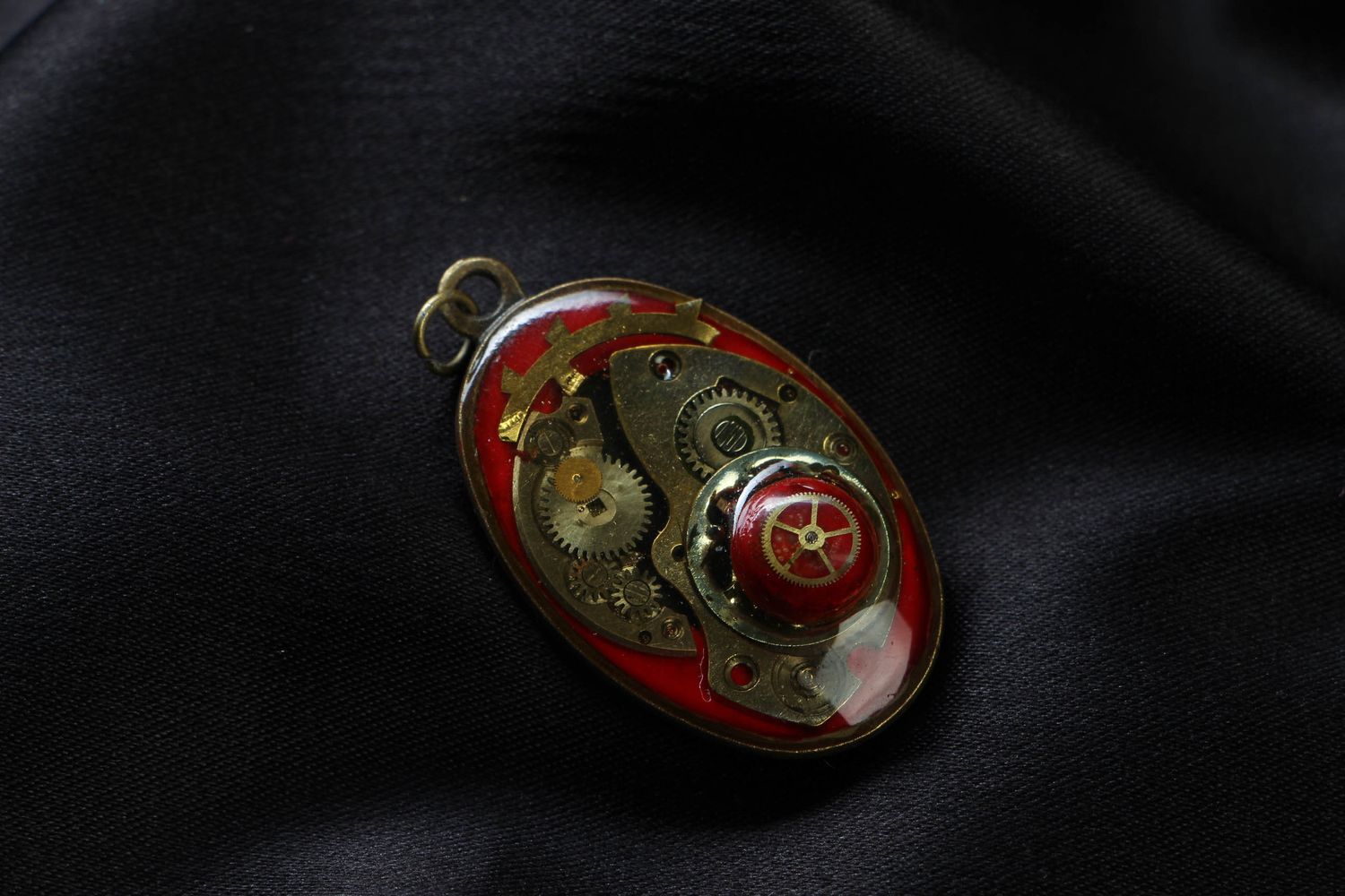 Oval metal pendant in steampunk style photo 1