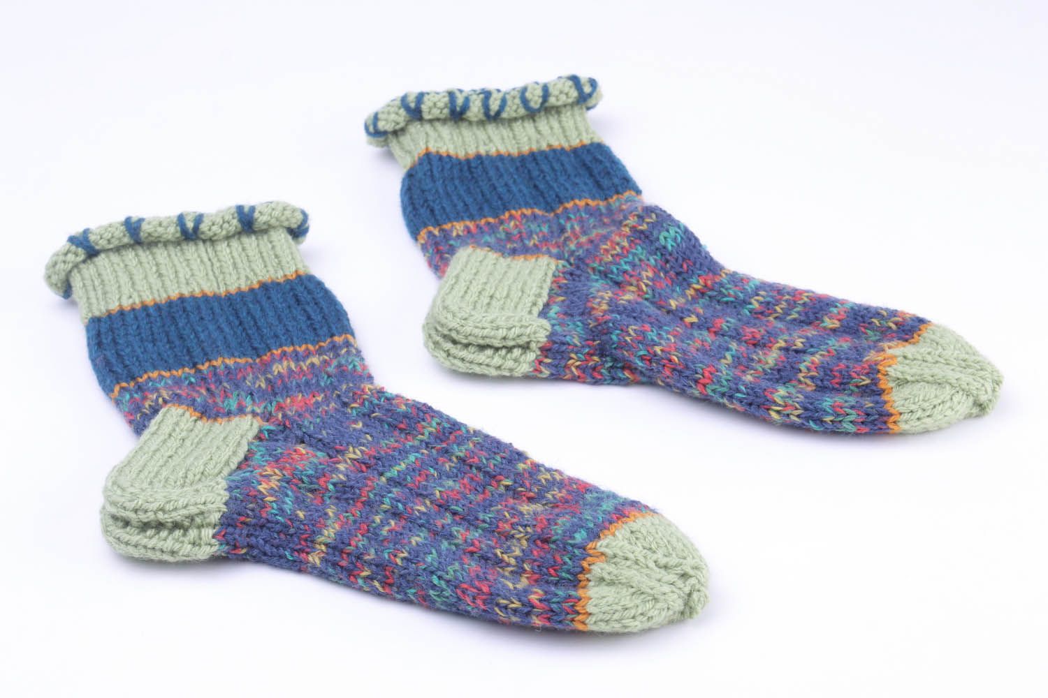 Meias quentes infantis tricotadas de lã natural à mão  foto 4