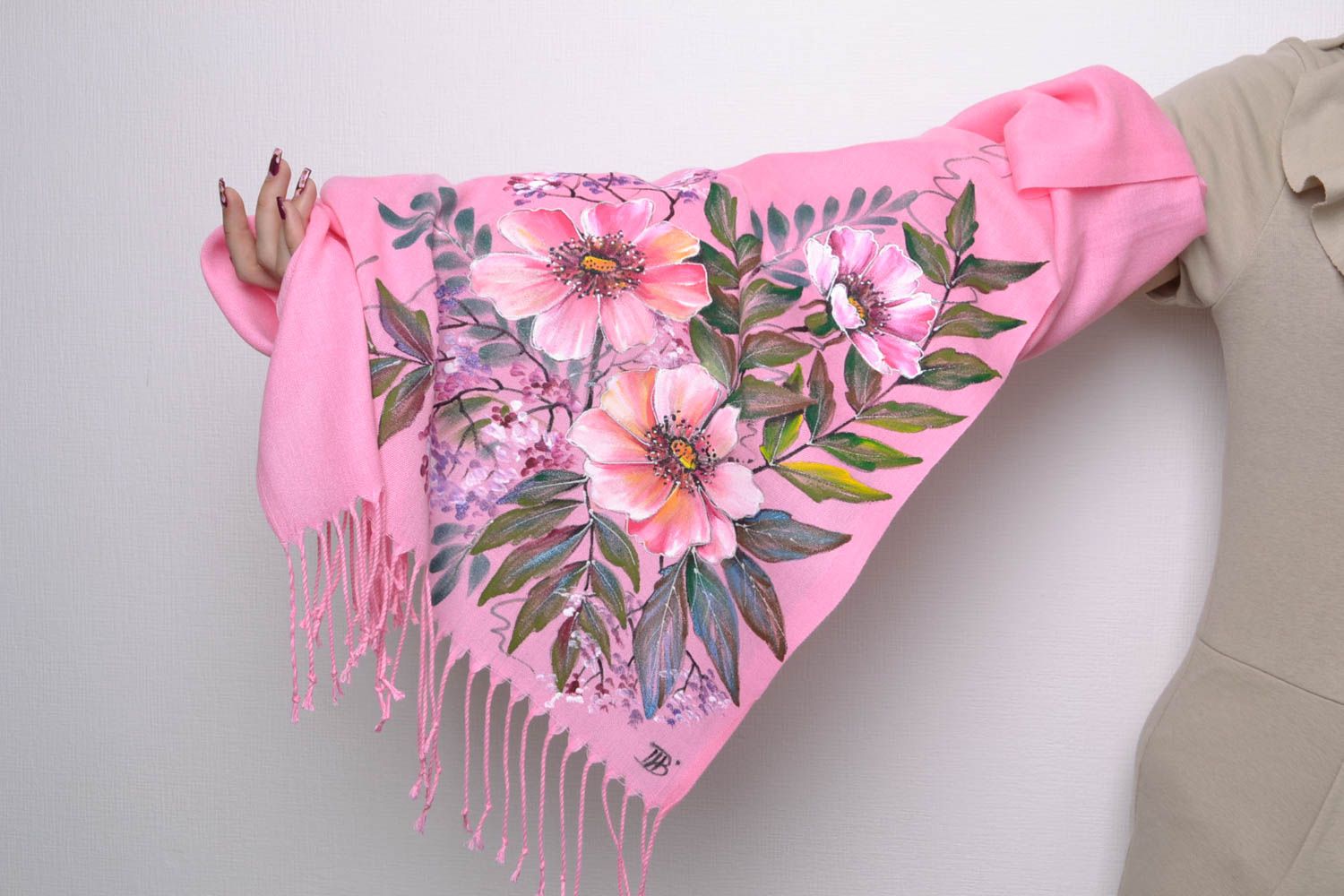 Painted pink cashmere scarf with fringe photo 5