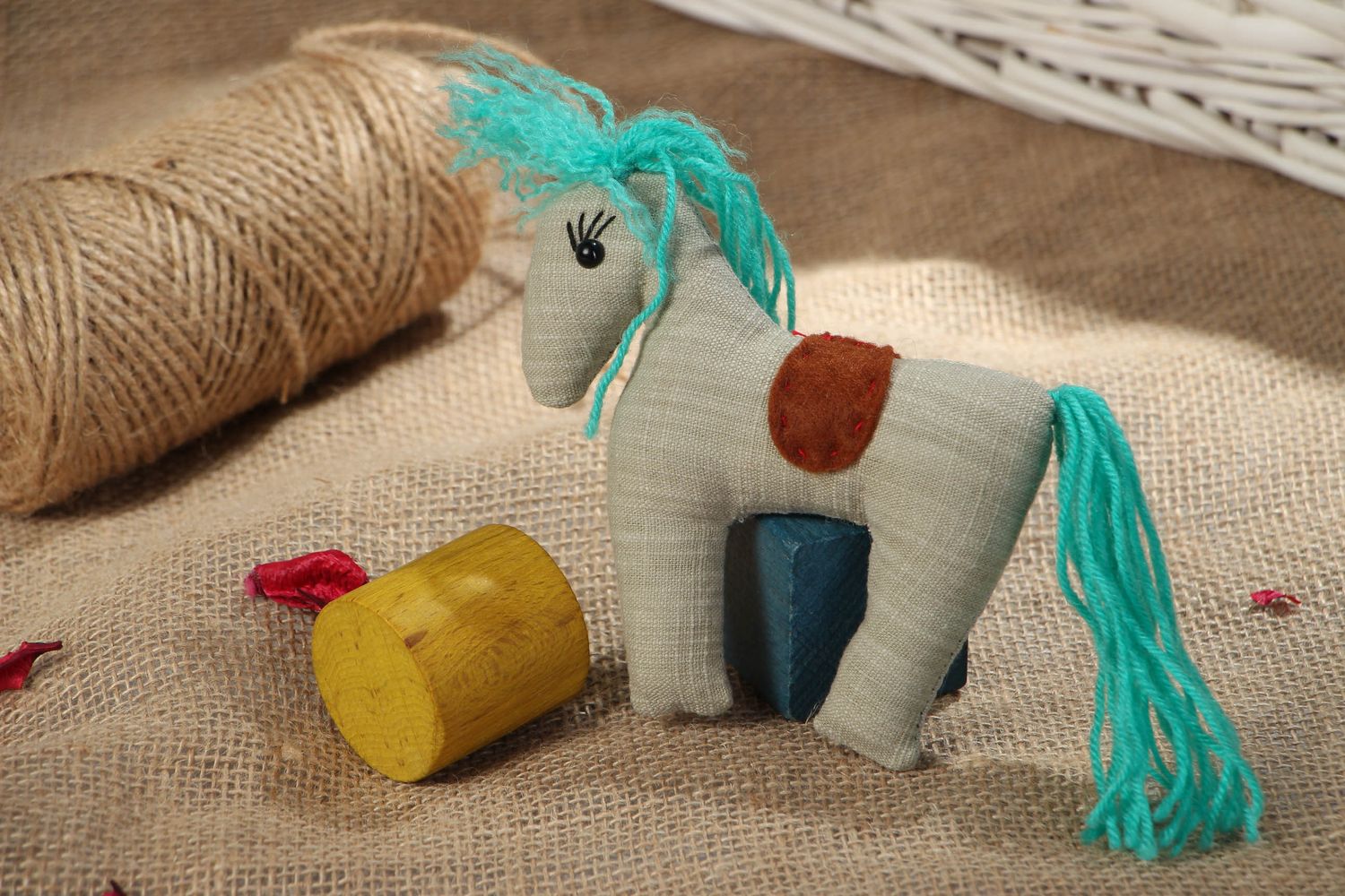 Handmade Kuscheltier Pferd mit blauer Mähne foto 5