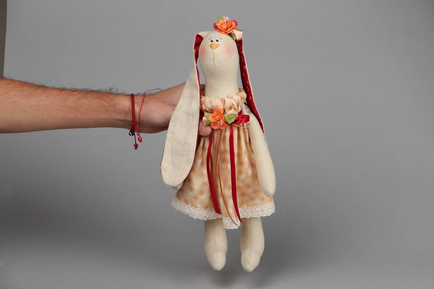 Интерьерная игрушка Зайчиха в платье фото 4