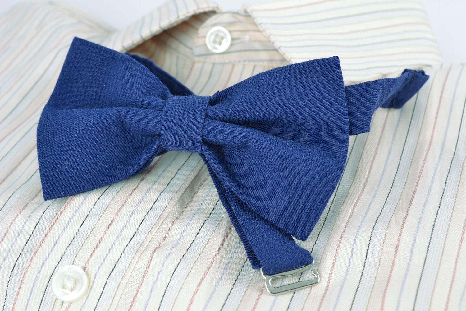 Текстильный галстук-бабочка темно-синий фото 1