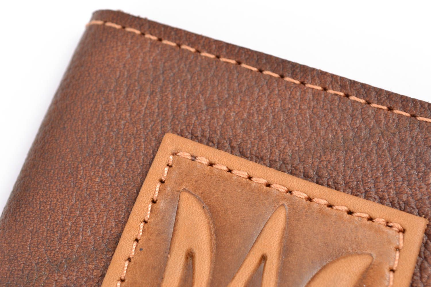 Porte carte grise fait main original en cuir naturel de couleur brun Armoiries photo 3