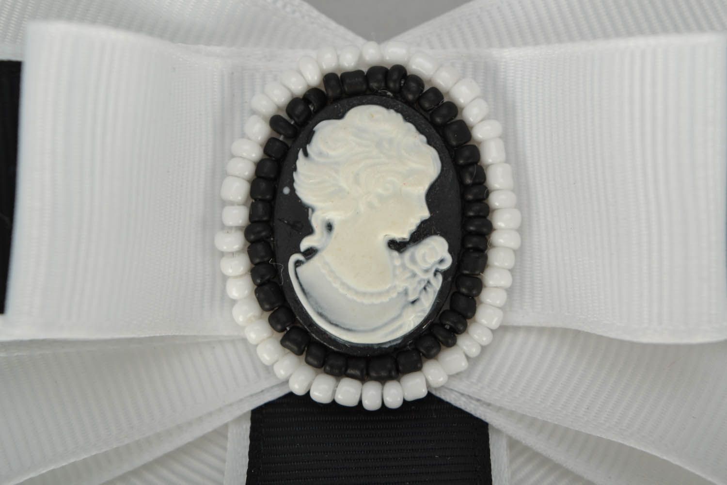 Brooch tie with cameo photo 3