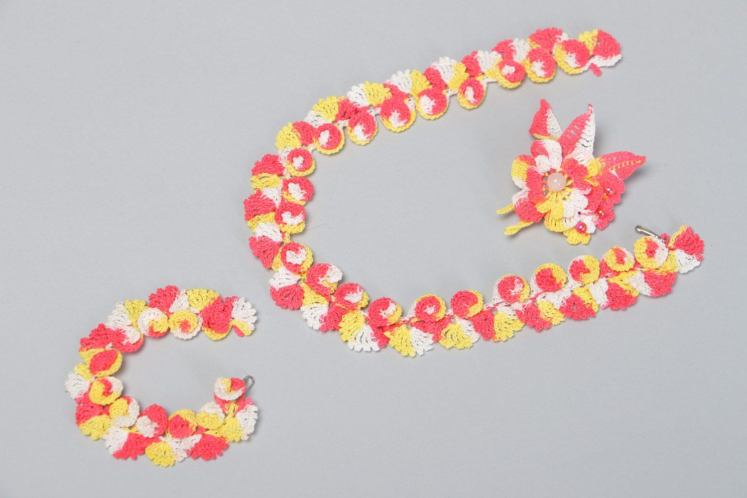 Handmade crochet jewelry set 3 items flower brooch necklace and bracelet photo 2