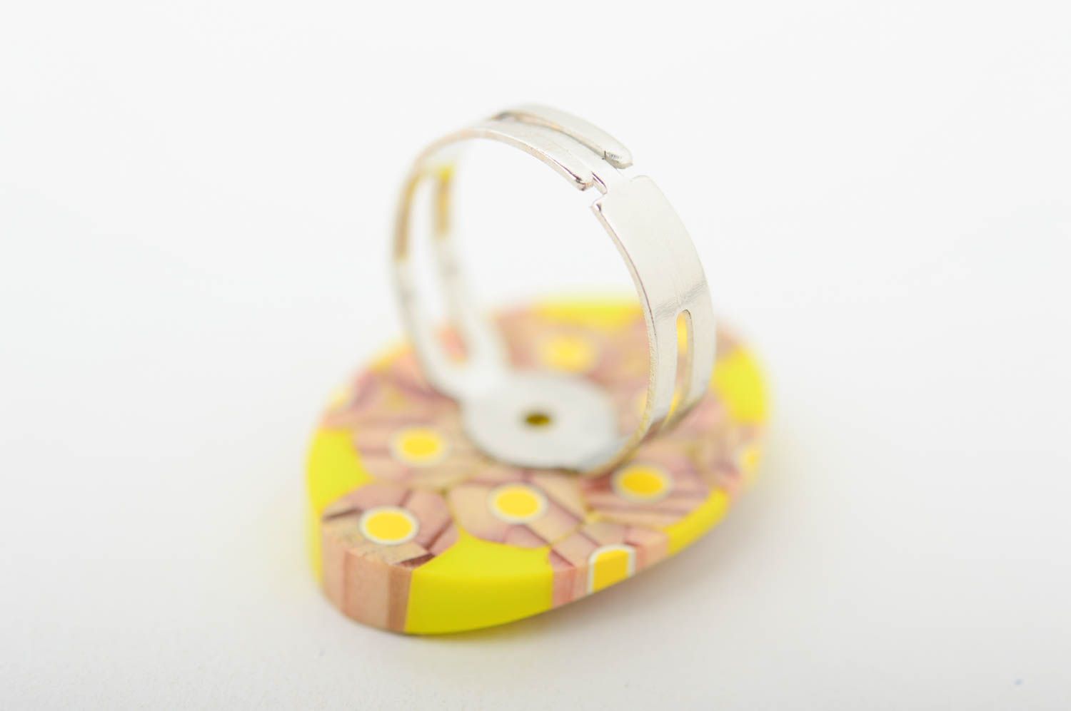 Украшение ручной работы желтое крупное кольцо из карандашей авторское кольцо фото 5