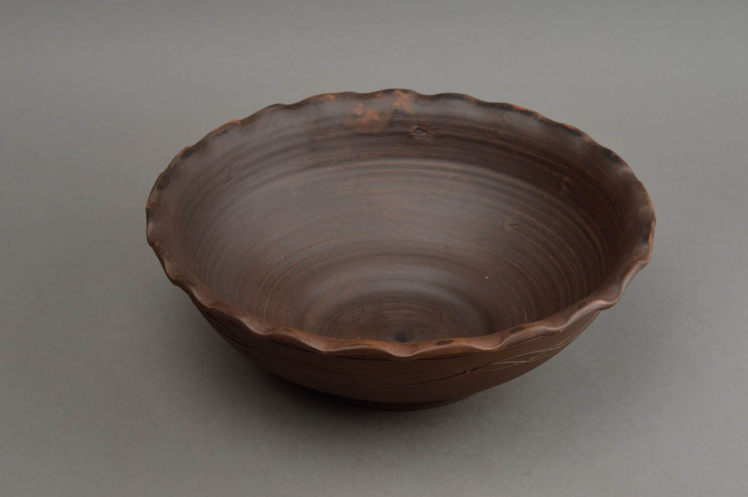 Bol en argile fait main brun saladier vaisselle originale technique de poterie photo 3