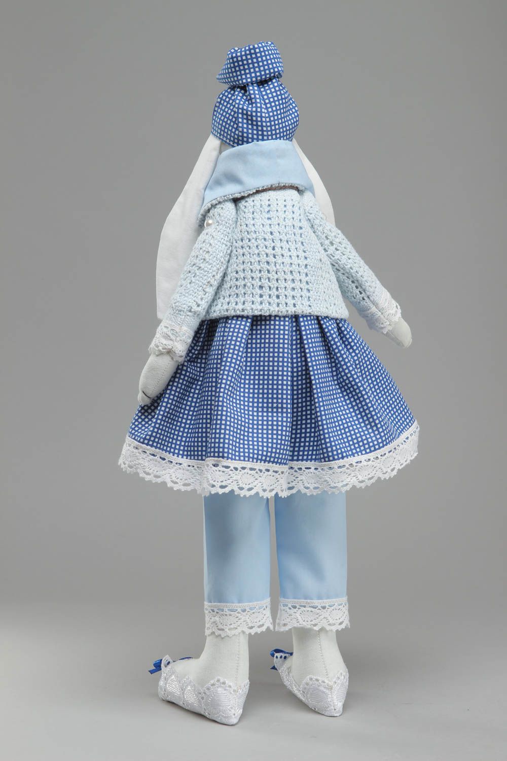 Petite peluche décorative lapin en tenue bleue faite main cadeau original photo 3