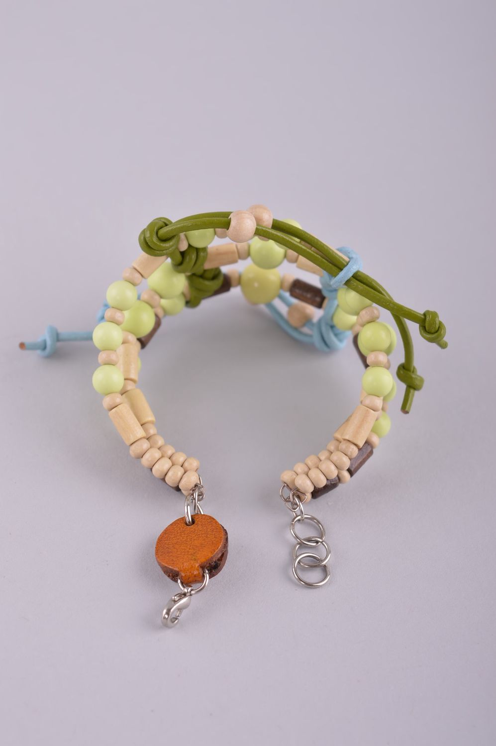 Bracelet large Bijou fait main multirang en perles de bois Accessoire femme photo 4