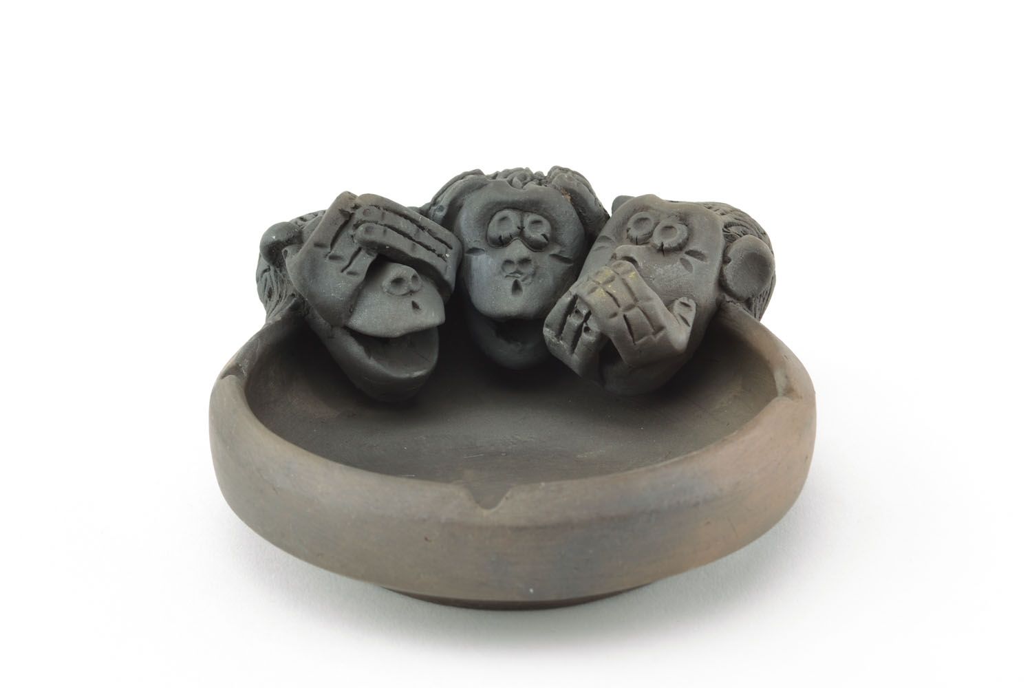 Portacenere in ceramica fatto a mano accessorio da fumare con scimmie
 foto 1