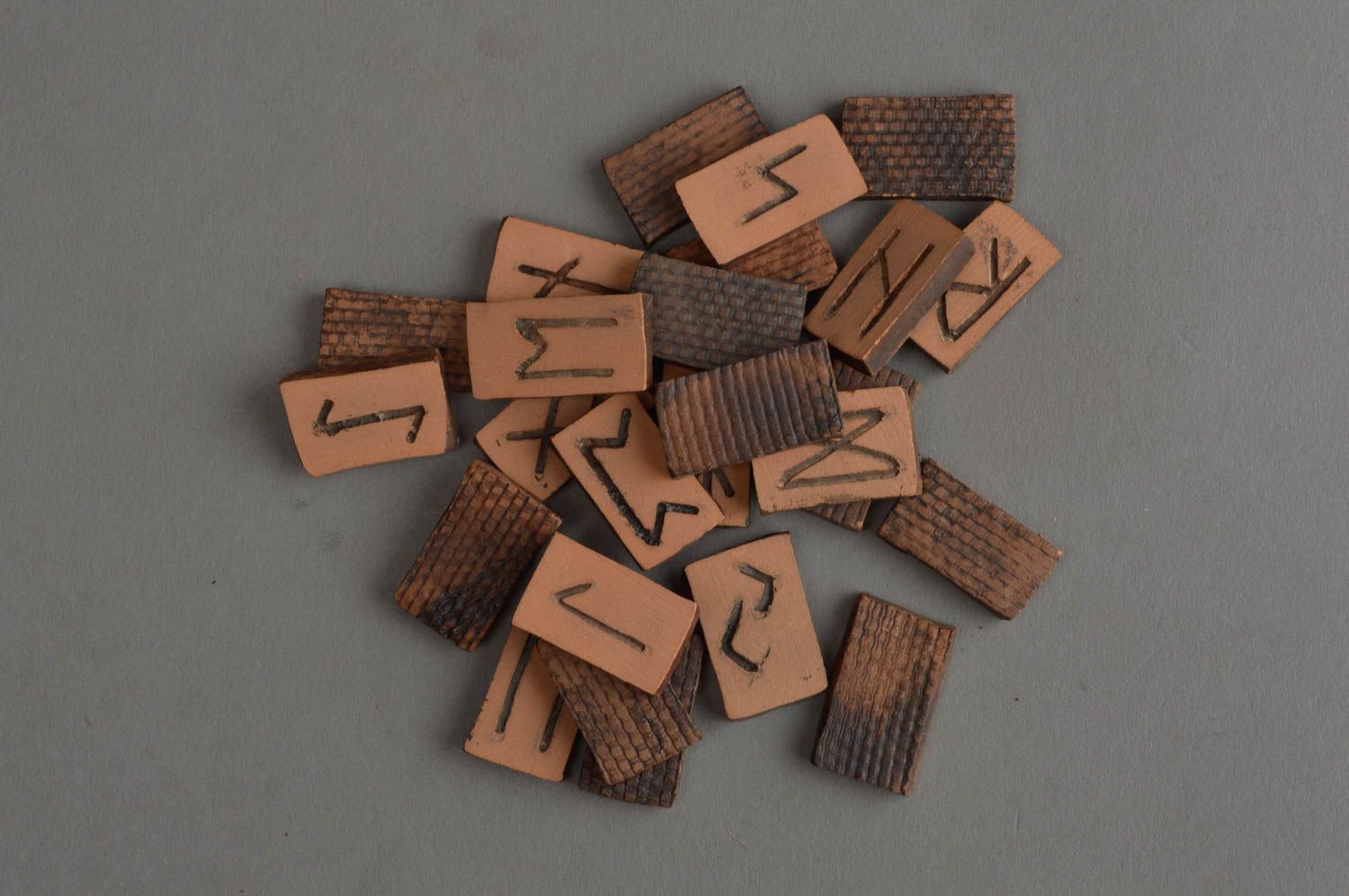 Ton Runen im Sack aus Leinen Set 25 Stück Handarbeit originelles Geschenk foto 4