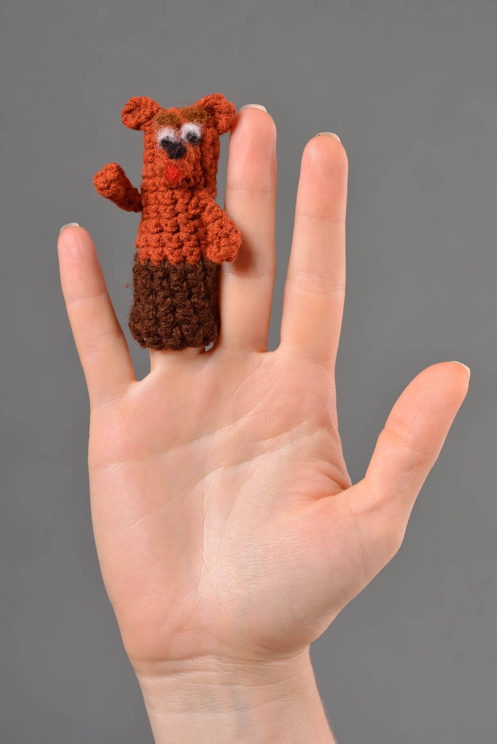 Marionnette doigt fait main Jouet tricoté au crochet ours Cadeau enfant original photo 3