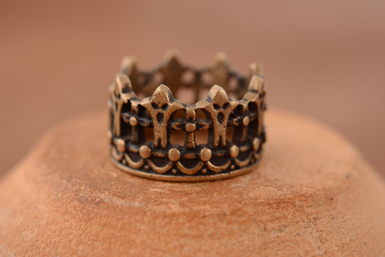 Crown-shaped bronze ring photo 1