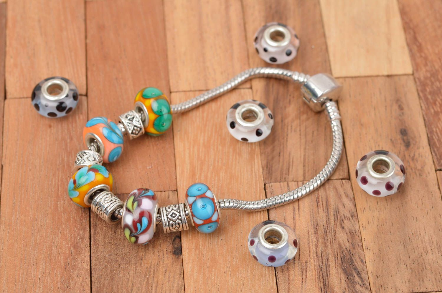 Beautiful handmade glass bracelet beaded bracelet designs fashion trends photo 1