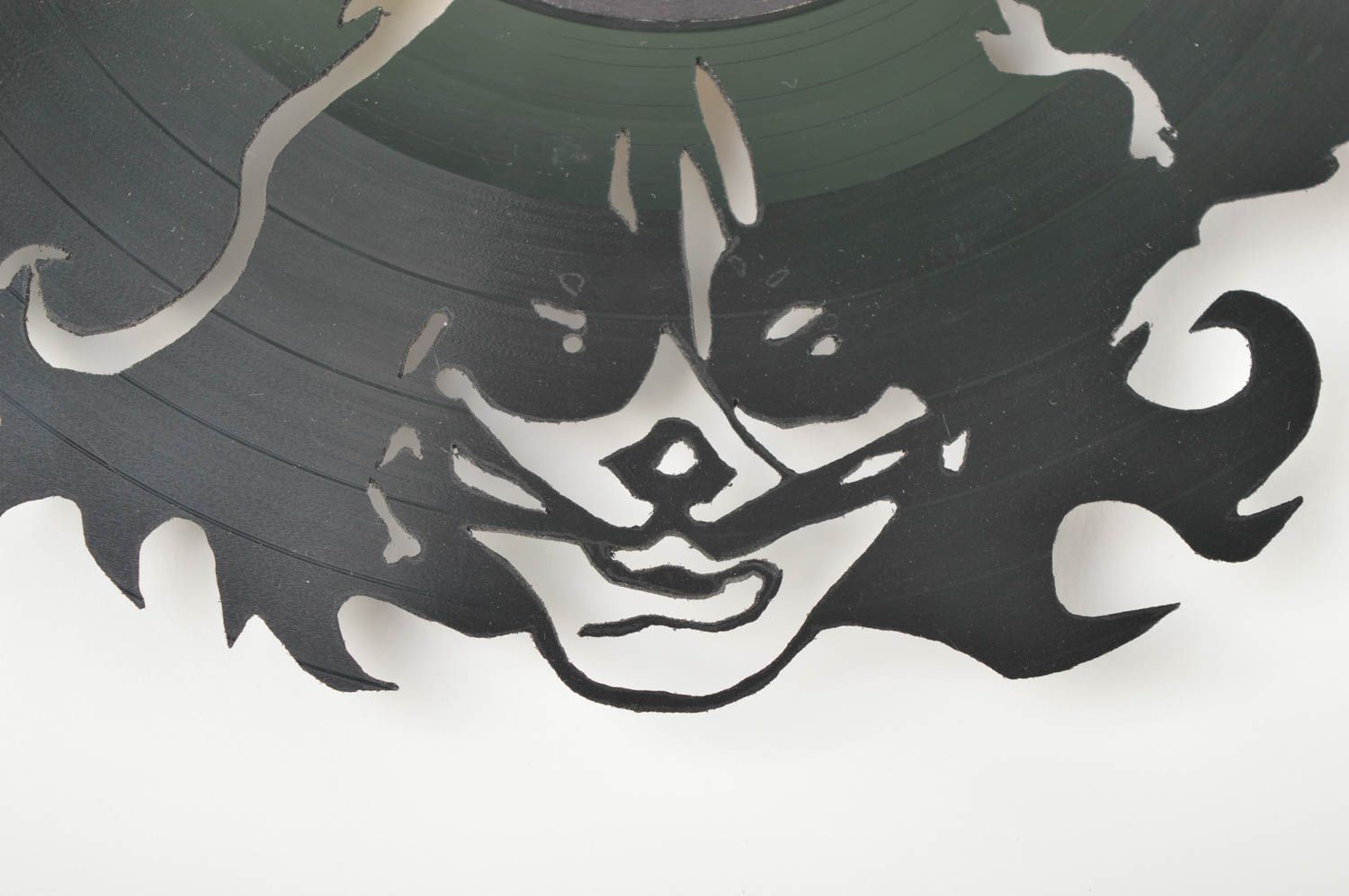 Панно из виниловой пластинки хэнд мэйд декор для дома Маски декор на стену фото 3