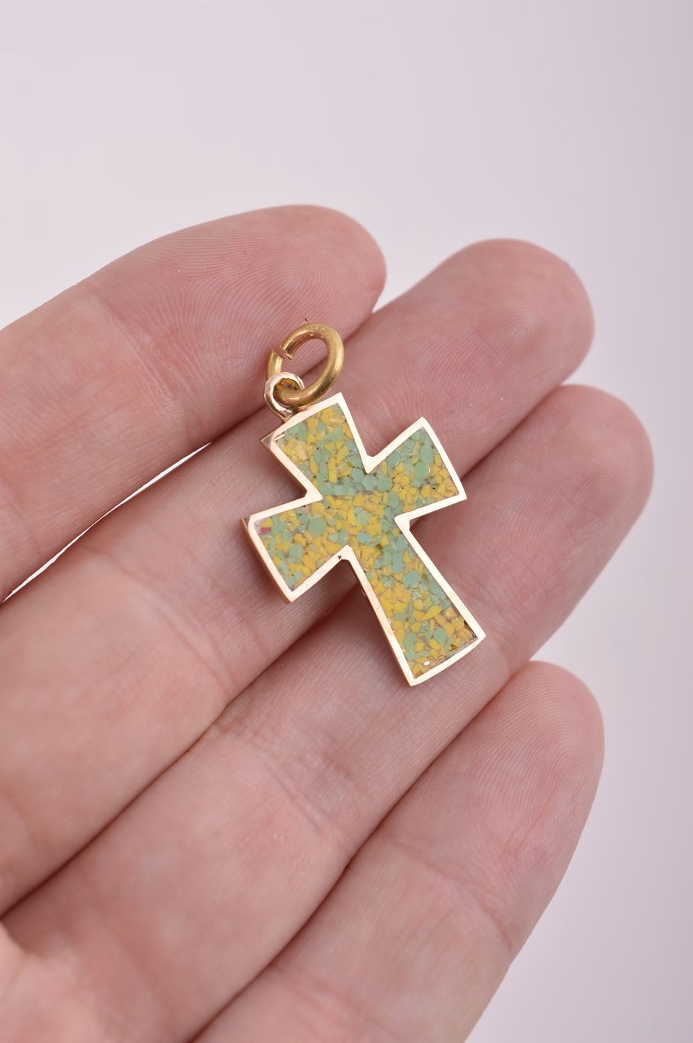 Pendentif croix fait main Bijou croix vert-jaune original Cadeau insolite photo 5